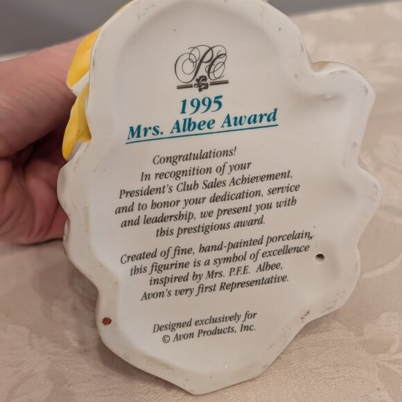 VTG Avon Mrs. Albee Award President’s Club 1995 Victorian Porcelain Figurine 10" - Picture 7 of 7